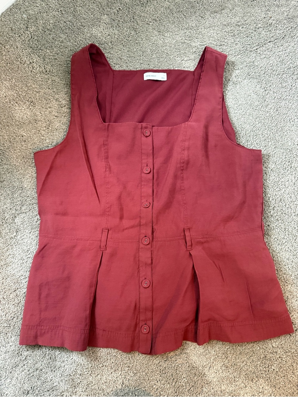 Sleeveless Square-Neck Button Front Top in Deep Red